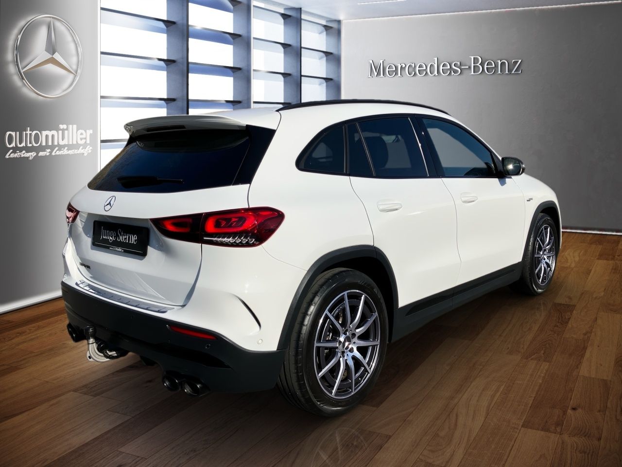 Fahrzeugabbildung Mercedes-Benz GLA 45 AMG 4M+ AHK+Pano+Night+Burmester+360°