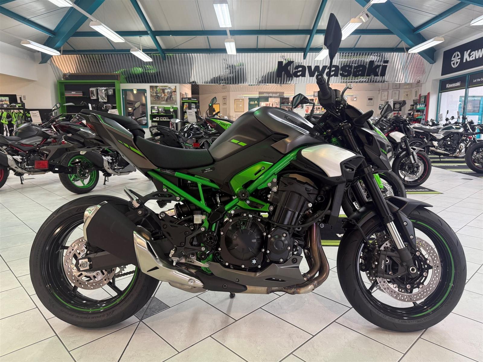 Kawasaki Z900 70kW 35KW erst 50KM
