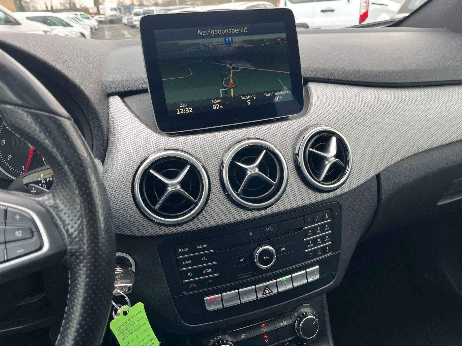 Fahrzeugabbildung Mercedes-Benz B 200 Aut. Navi Leder Pano LED SPORTSITZE Kamera