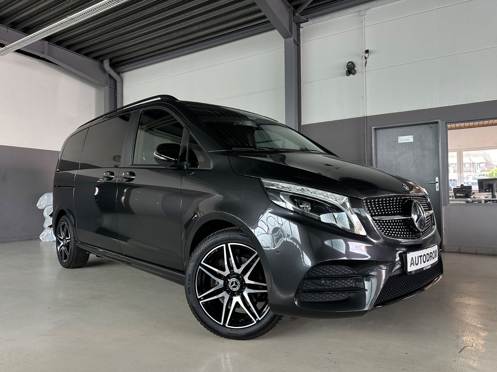 MERCEDES-BENZ V 300d 4-Matic AMG-Line Kompakt/Leder/Night