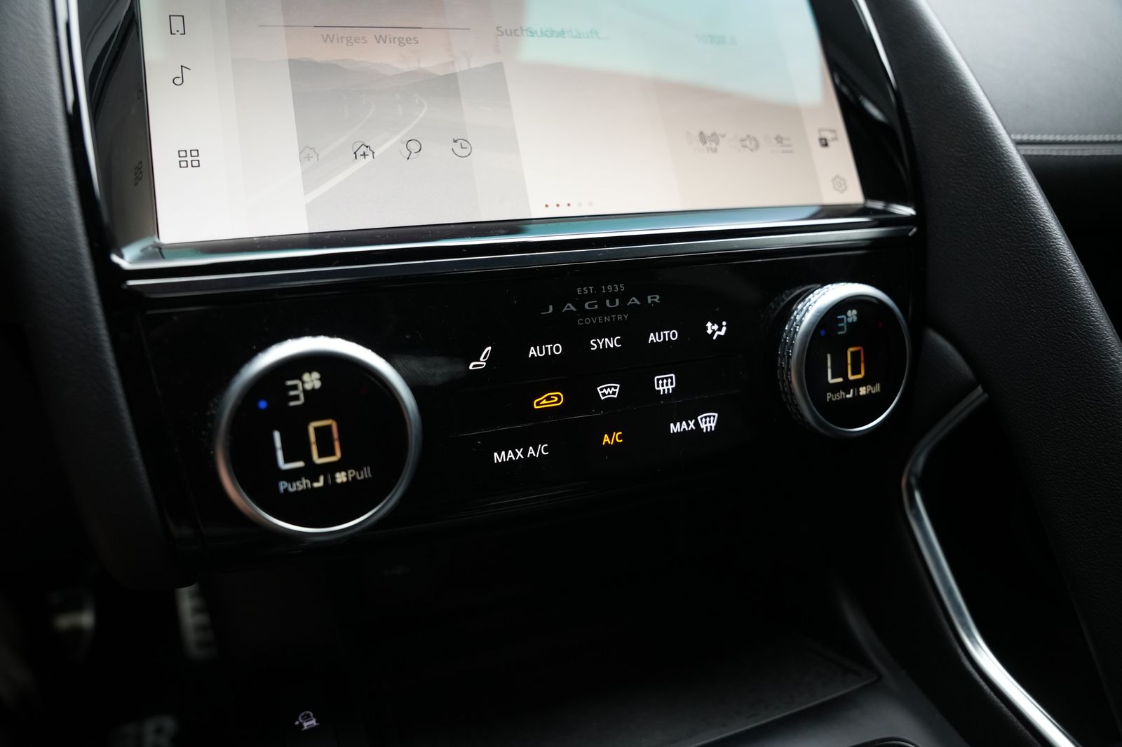Fahrzeugabbildung Jaguar E-PACE R-Dynamic SE *Meridian*Memory*Virtual*ACC