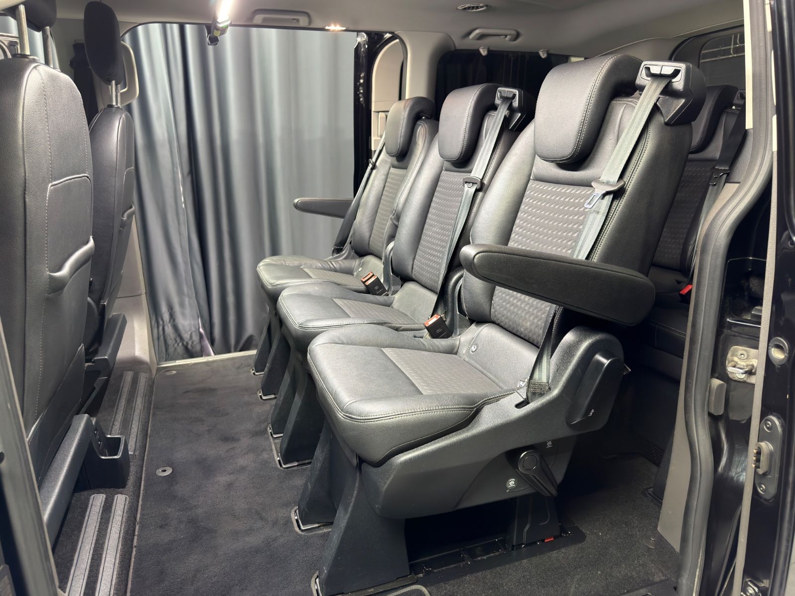 Fahrzeugabbildung Ford Tourneo Custom Sport|AUTOMATIK|LEDER|NAVI|8-SITZ