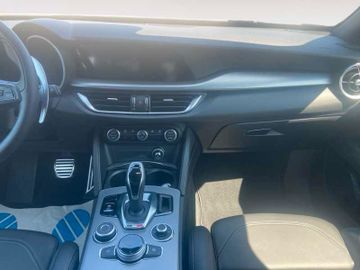 Alfa-Romeo Stelvio - 11