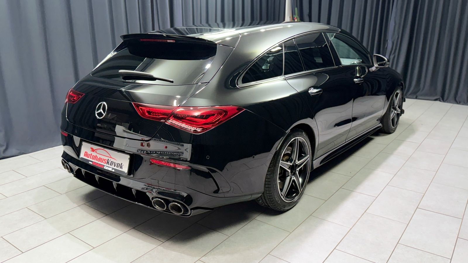 Fahrzeugabbildung Mercedes-Benz CLA 45 AMG Shooting Brake|BURMESTER|HEAD-UP|VOLL