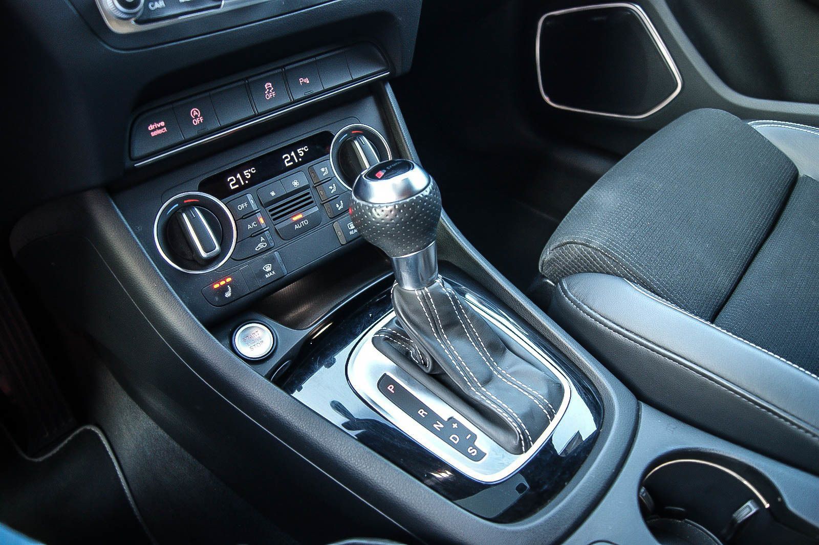 Fahrzeugabbildung Audi Q3 14TSI S-tronic S-LINE PLUS 20-ZOLL PANO BOSE