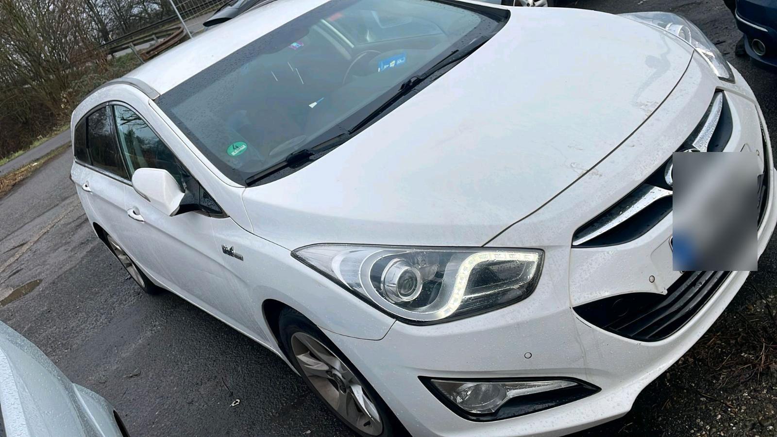 Hyundai i40 2013 — rear view