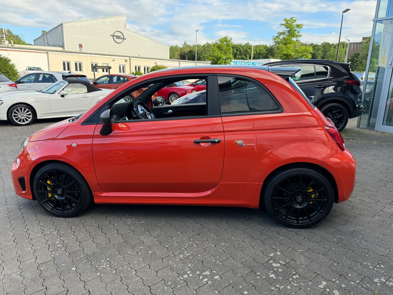 Fahrzeugabbildung Abarth 695 Competizione BEATS NAVI SABELT