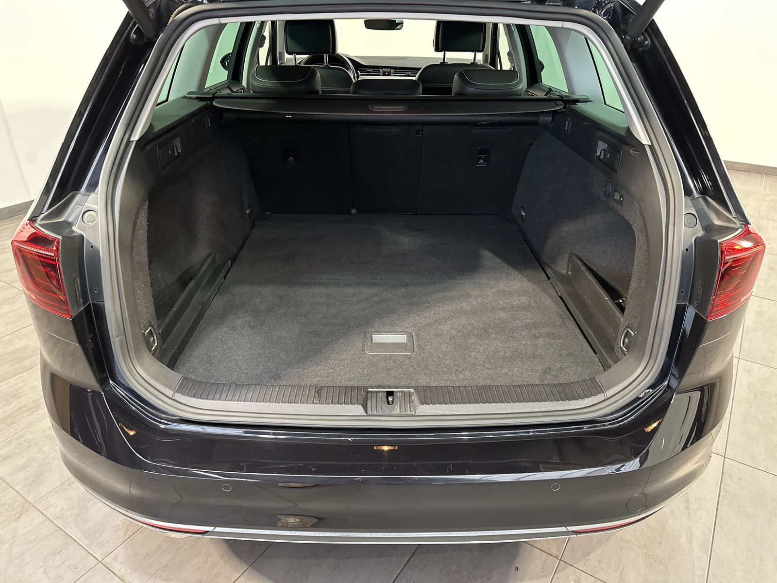 Fahrzeugabbildung Volkswagen Passat Variant 2.0 TDI 4M Elegance NAV+LED+AHK