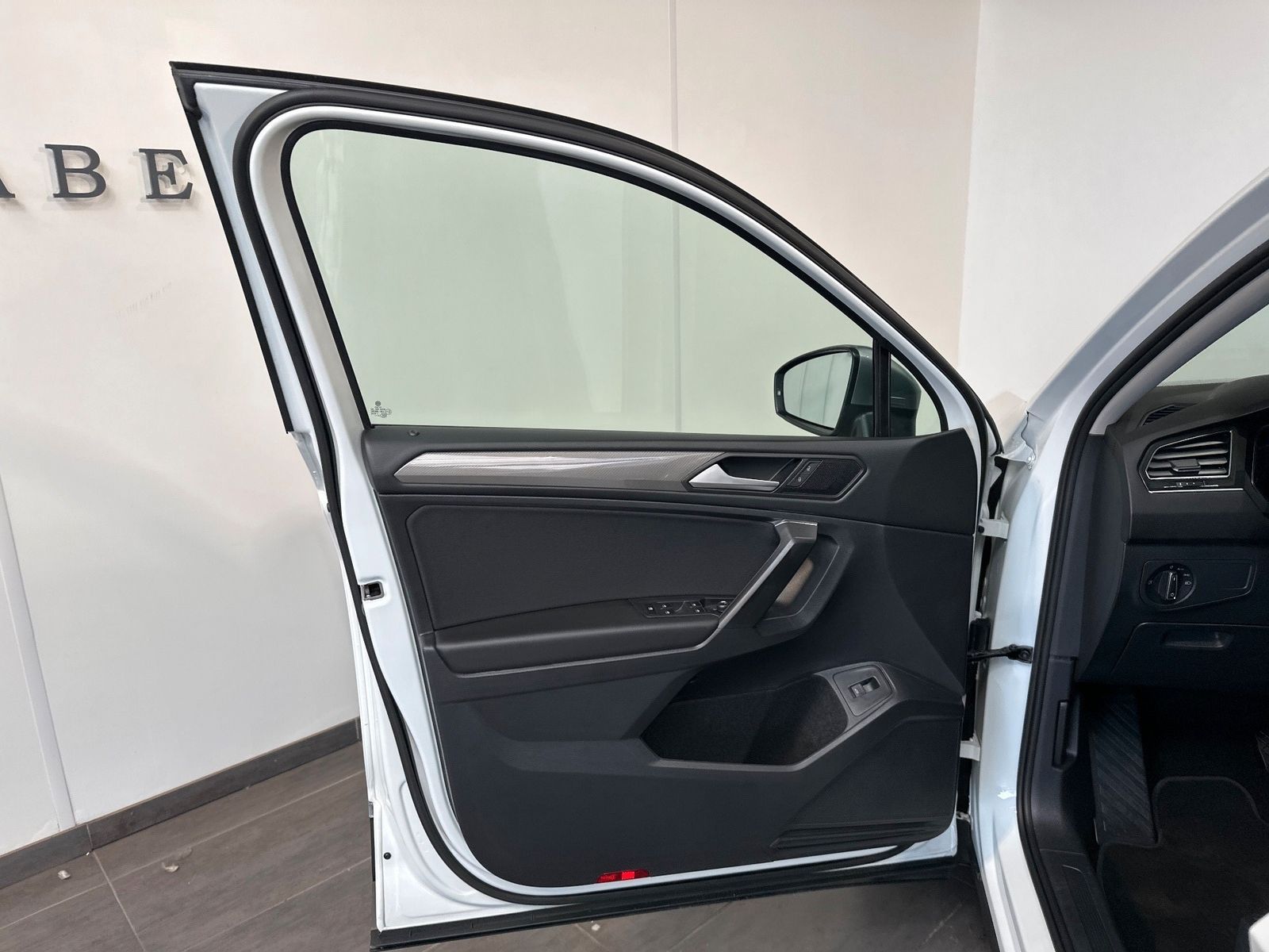 Fahrzeugabbildung Volkswagen Tiguan Allspace 2.0 TDI DSG Life NAV+LED+AHK
