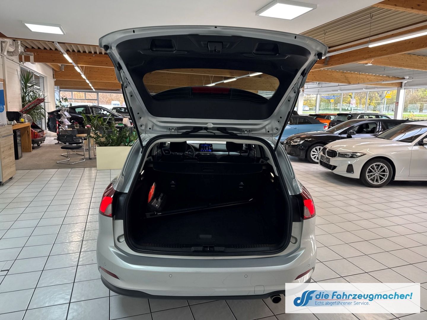 Fahrzeugabbildung Ford Focus Turnier Cool & Connect Navi LED Apple CarP