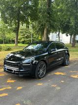 Porsche Macan - -