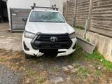 Toyota Hilux,4x4,Unfall ohne Getriebe,nettoexp:10000€ - Toyota Hilux Unfallwagen
