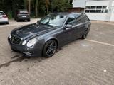 Mercedes-Benz W211 280CDI Mercedes - Mercedes-Benz 280 mit Diesel-Antrieb: Kombi