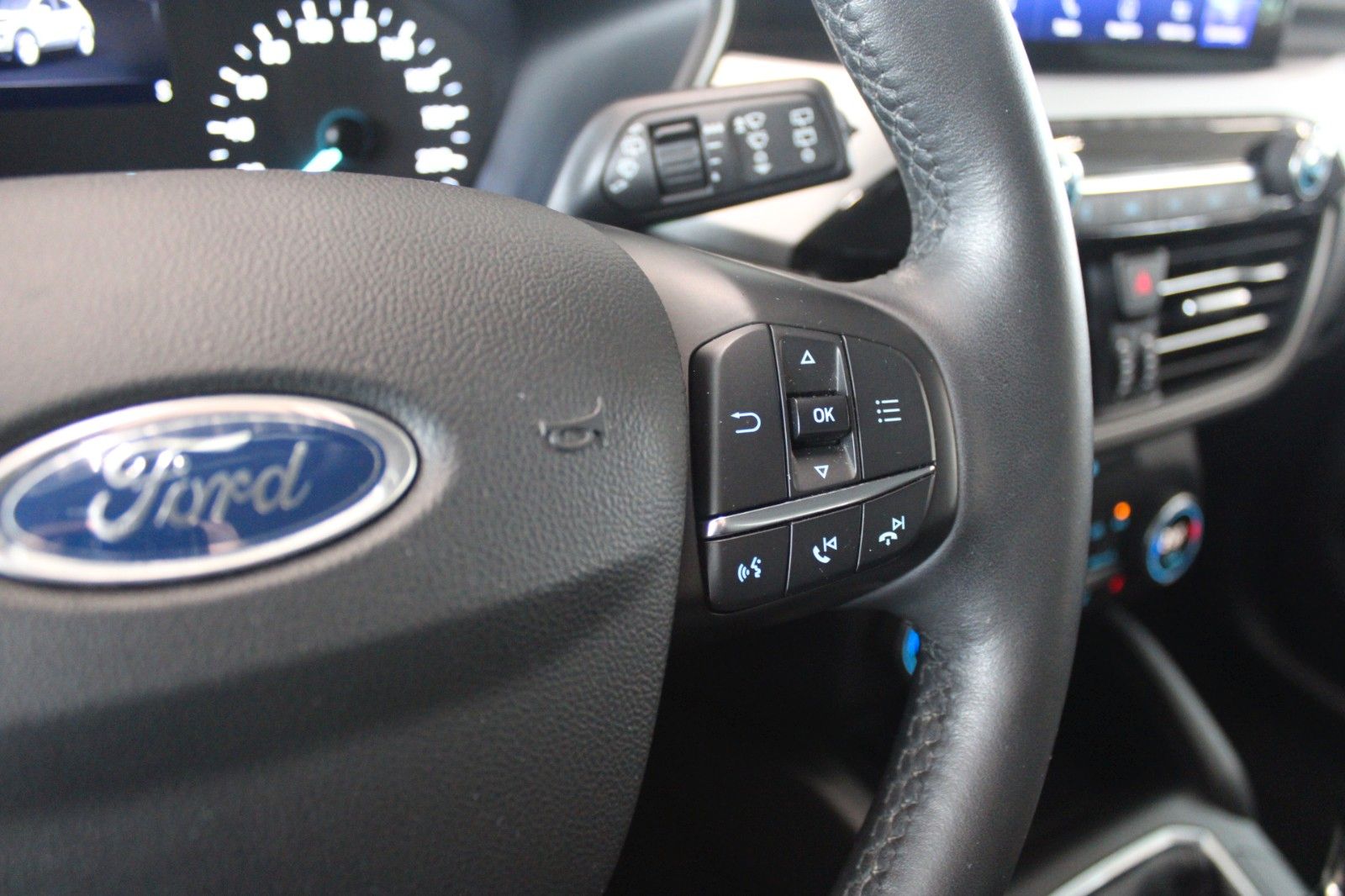Fahrzeugabbildung Ford Kuga 1.5 EcoBlue Cool & Connect NAVI WinterPaket