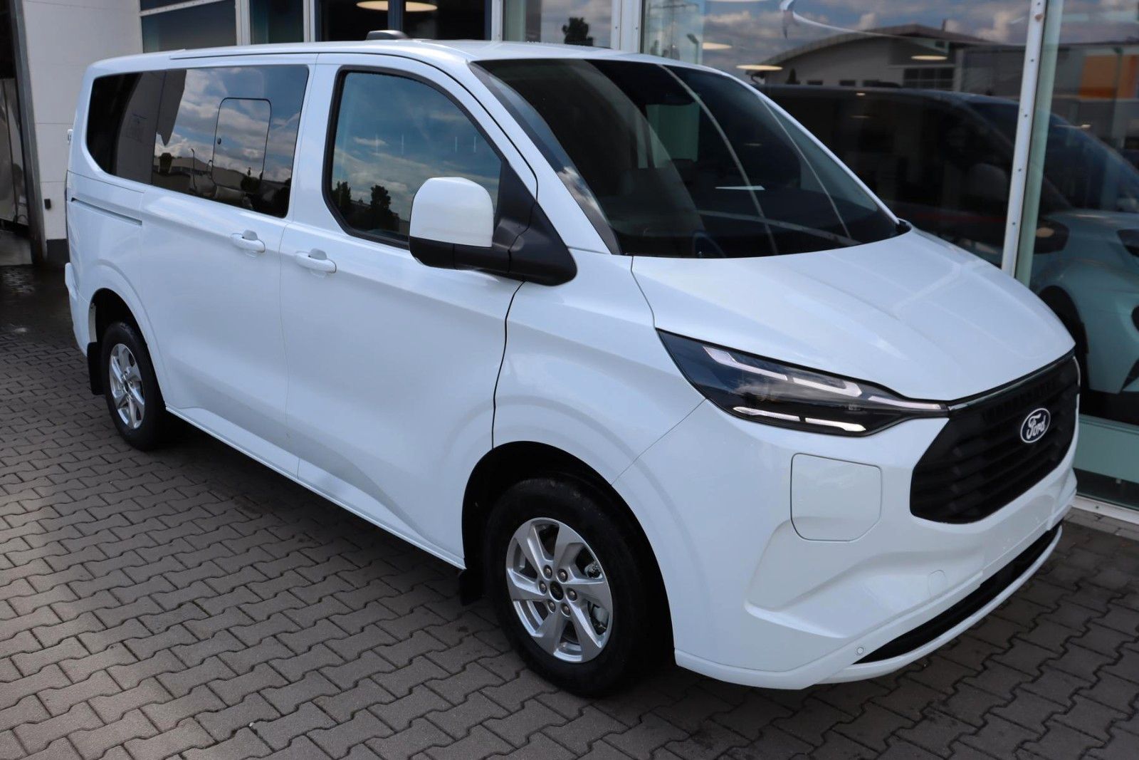 Ford Transit Custom Kombi 2.5 l PHEV 9-Sitzer 0,0%* imagem 2