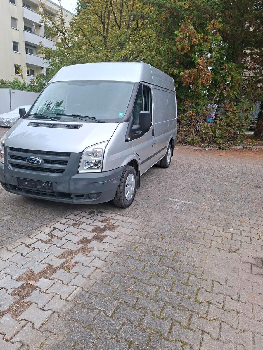 Ford Transit 2010 — rear view