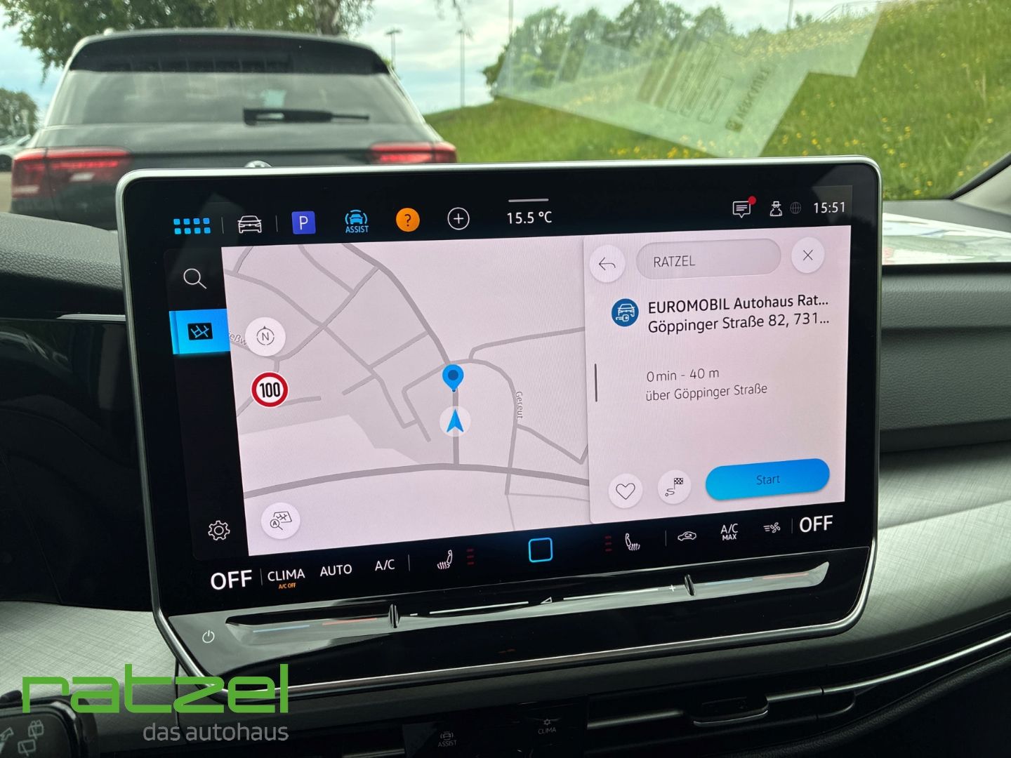 Fahrzeugabbildung Volkswagen Golf VIII Life 1,5 TSI HUD Navi Digitales Cockpi
