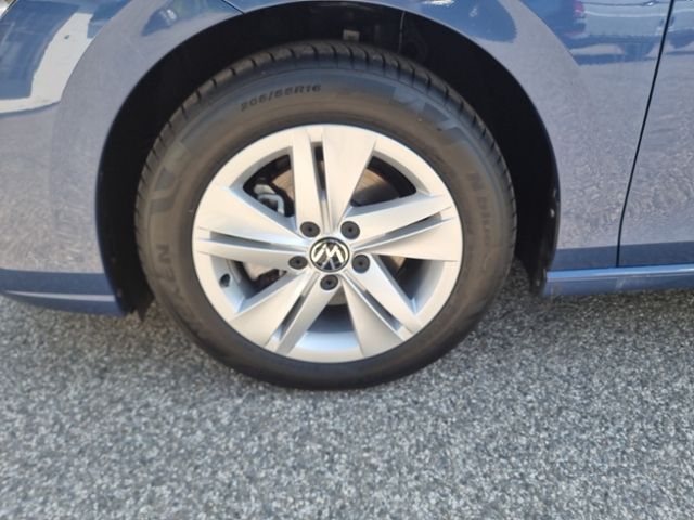Fahrzeugabbildung Volkswagen Golf VIII 1.5 TSI LIFE SHZ LED-PLUS NAVI KLIMA K