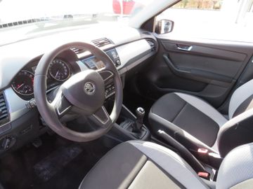 Fahrzeugabbildung SKODA Fabia Ambition TSI CLIMATRONIC PDC 8-FACH 1.HD
