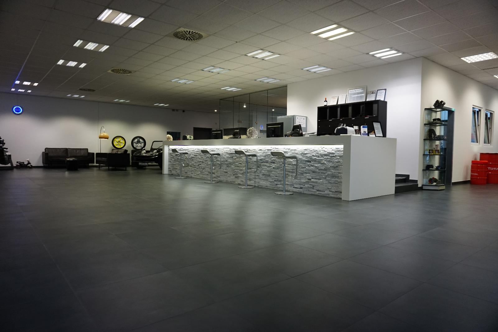 showroom-image-bottom