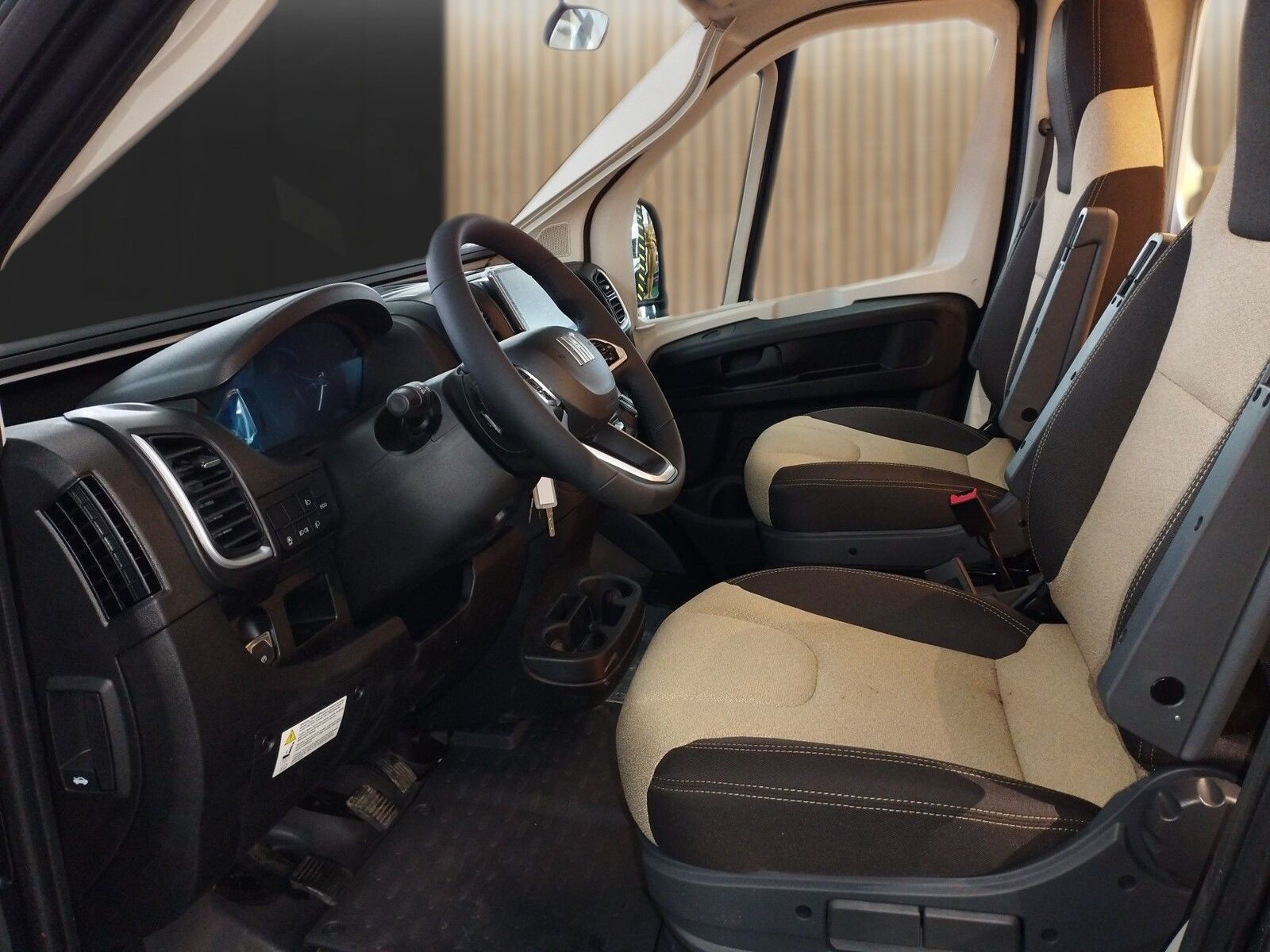 Fahrzeugabbildung Forster T F745 EB LTE,Solar,Markise,Lithium,Hubbett