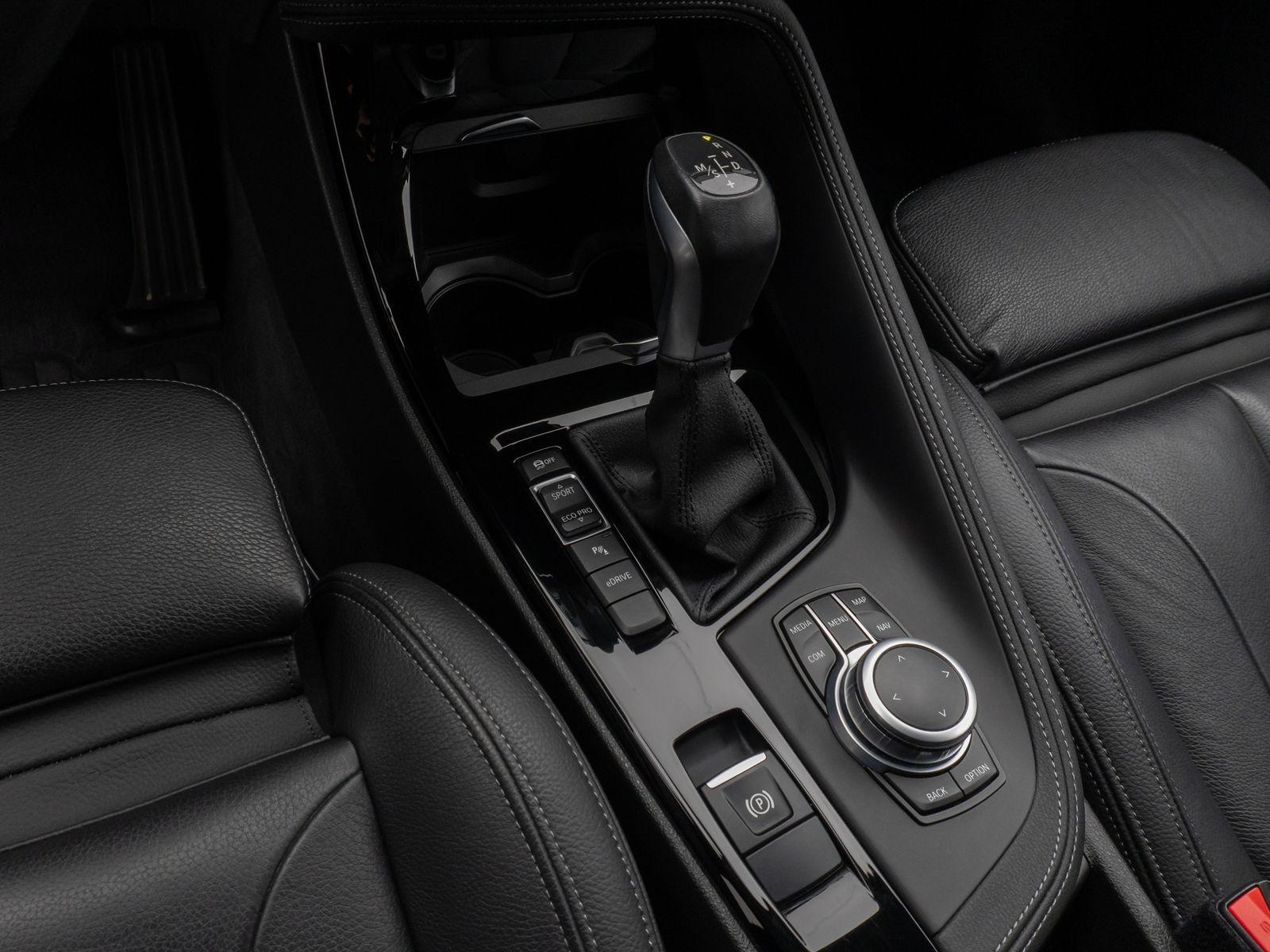 Fahrzeugabbildung BMW X1 xD25e SportLine Kamera HUD DAB HiFi AHK Alarm