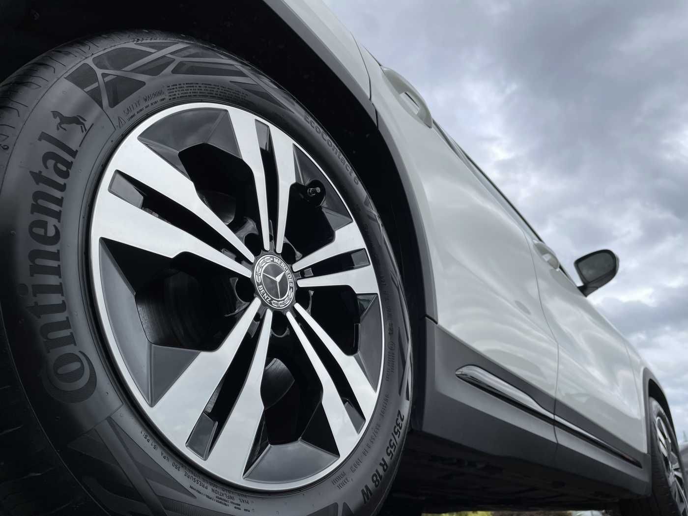 Fahrzeugabbildung Mercedes-Benz GLA 220 4M 8G Progressive R-Kamera +Distr+Ambien