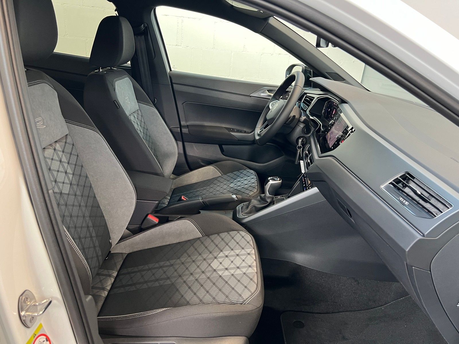 Fahrzeugabbildung Volkswagen Taigo R-Line +IQ.Drive  +Navigation  +Kamera