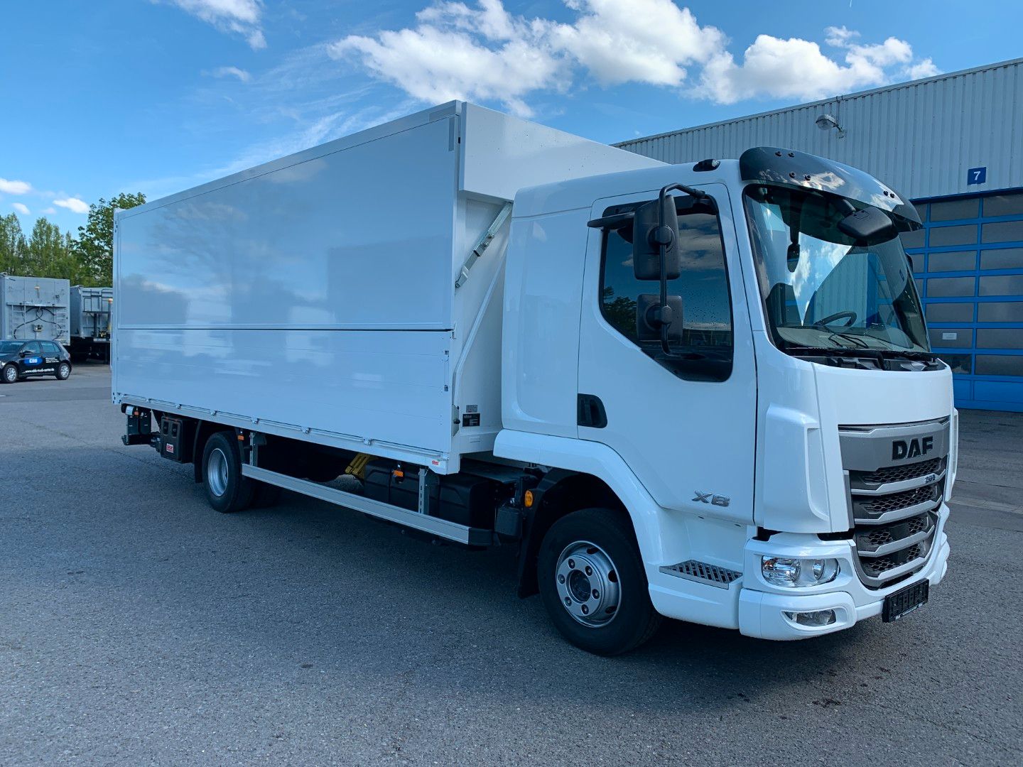 Fahrzeugabbildung DAF FA XB 260 12t Swing-Board-Aufbau