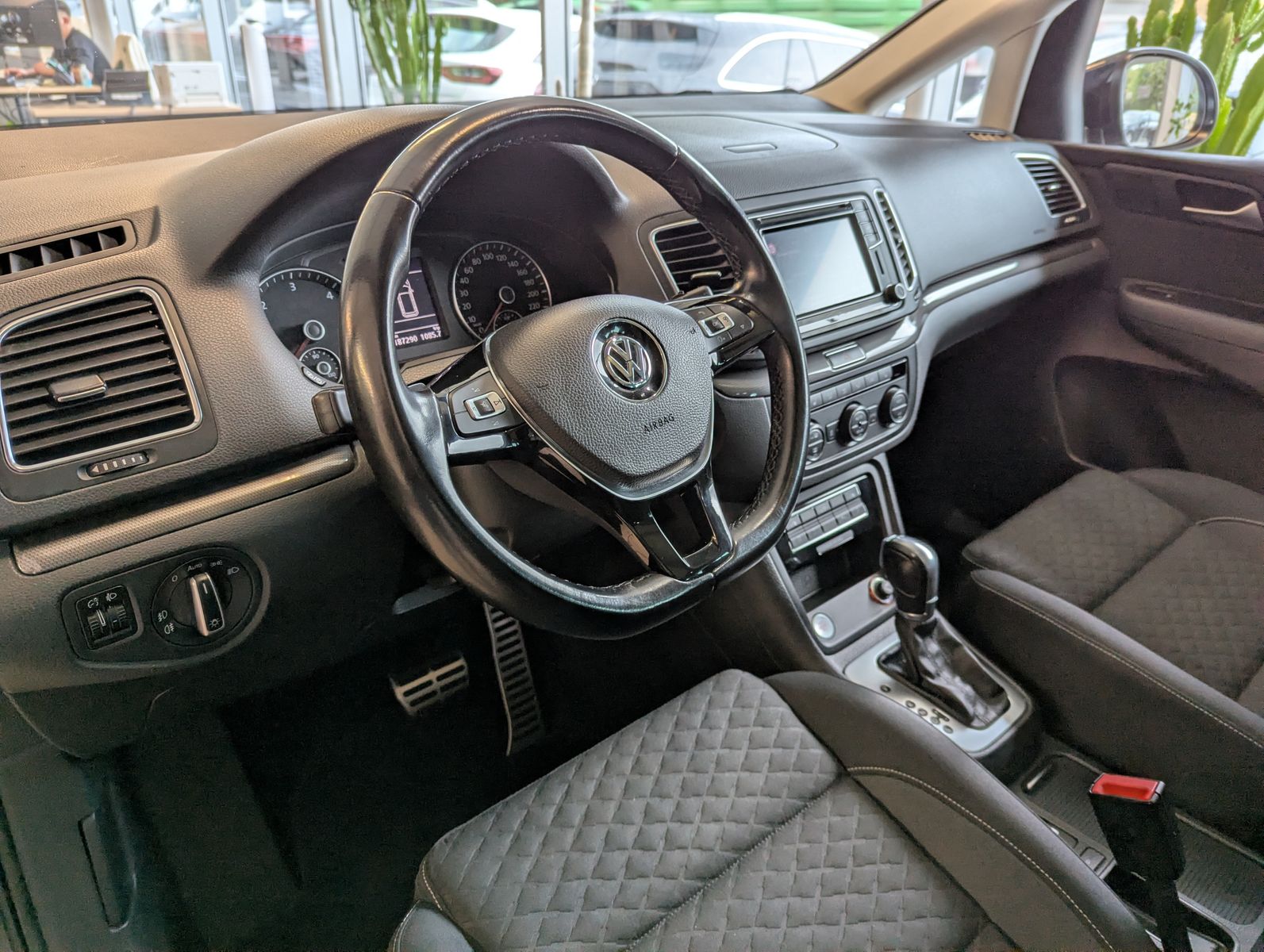 Fahrzeugabbildung Volkswagen Sharan 2.0 TDI DSG Join Pano StHz. 7-Sitze AHK