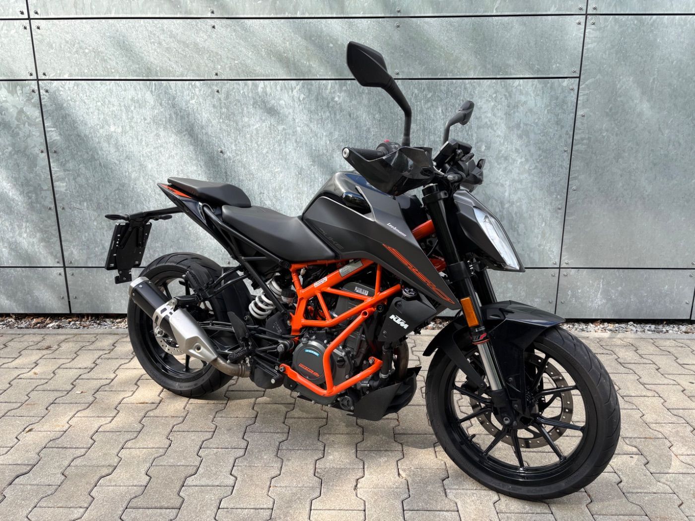 Fahrzeugabbildung KTM 390 Duke mit Tieferlegung 45 mm