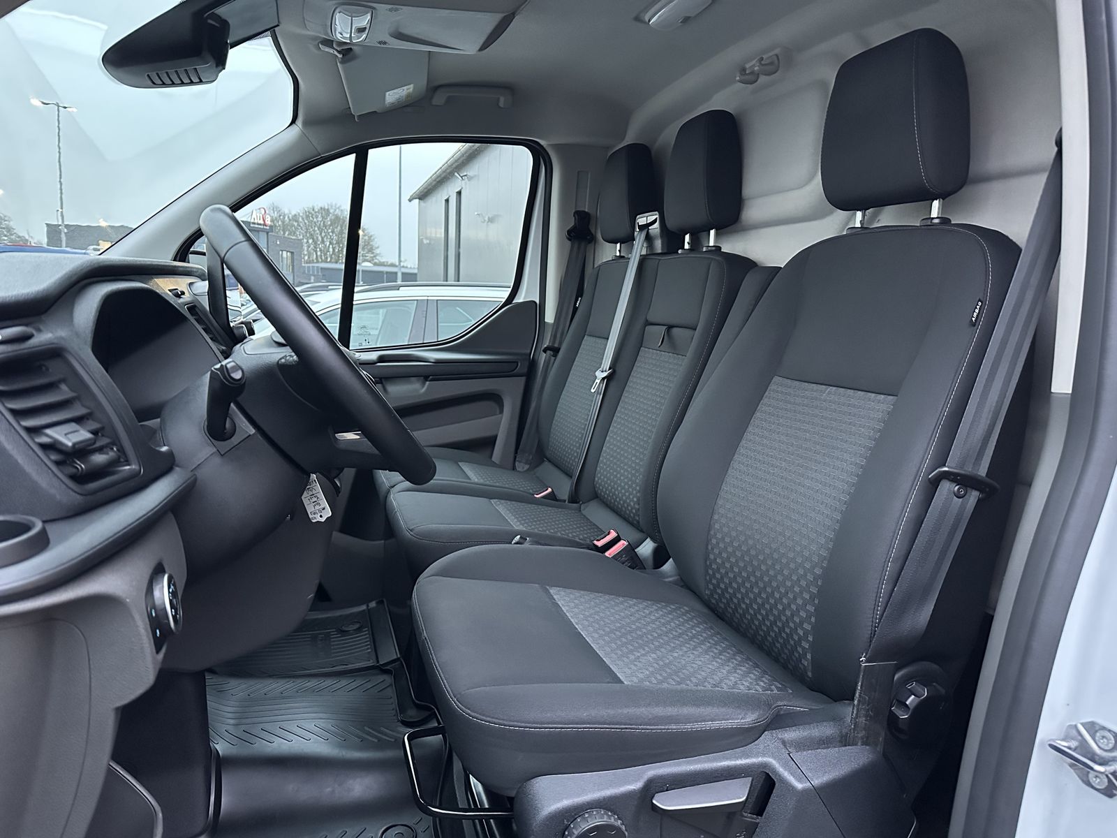 Fahrzeugabbildung Ford Transit Custom 300 L2H1 NAV+SHZ+KAMERA+SORTIMO