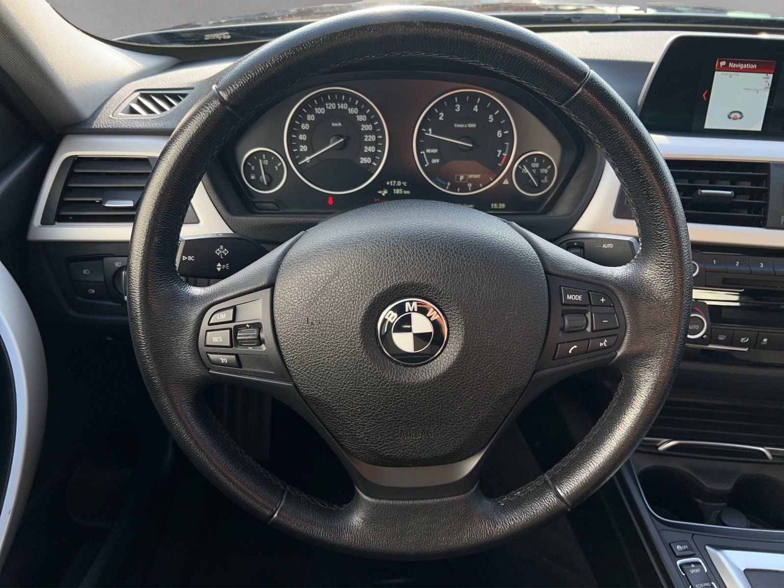Fahrzeugabbildung BMW 330e Advantage/LED/SHZ/PDC/GRA/NAVI/