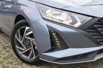 Hyundai i20 1.2 KLIMAAUTOMATIK-ALU16-NAVI-KAMERA-SHZG-