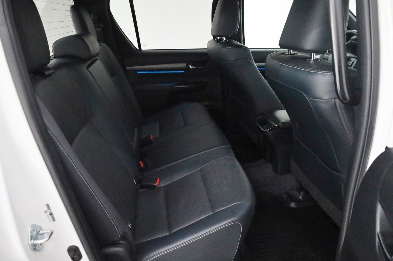 Fahrzeugabbildung Toyota Hilux 2.8 D-4D Invincible,DOKA,ACC,Leder,Nav,AHK