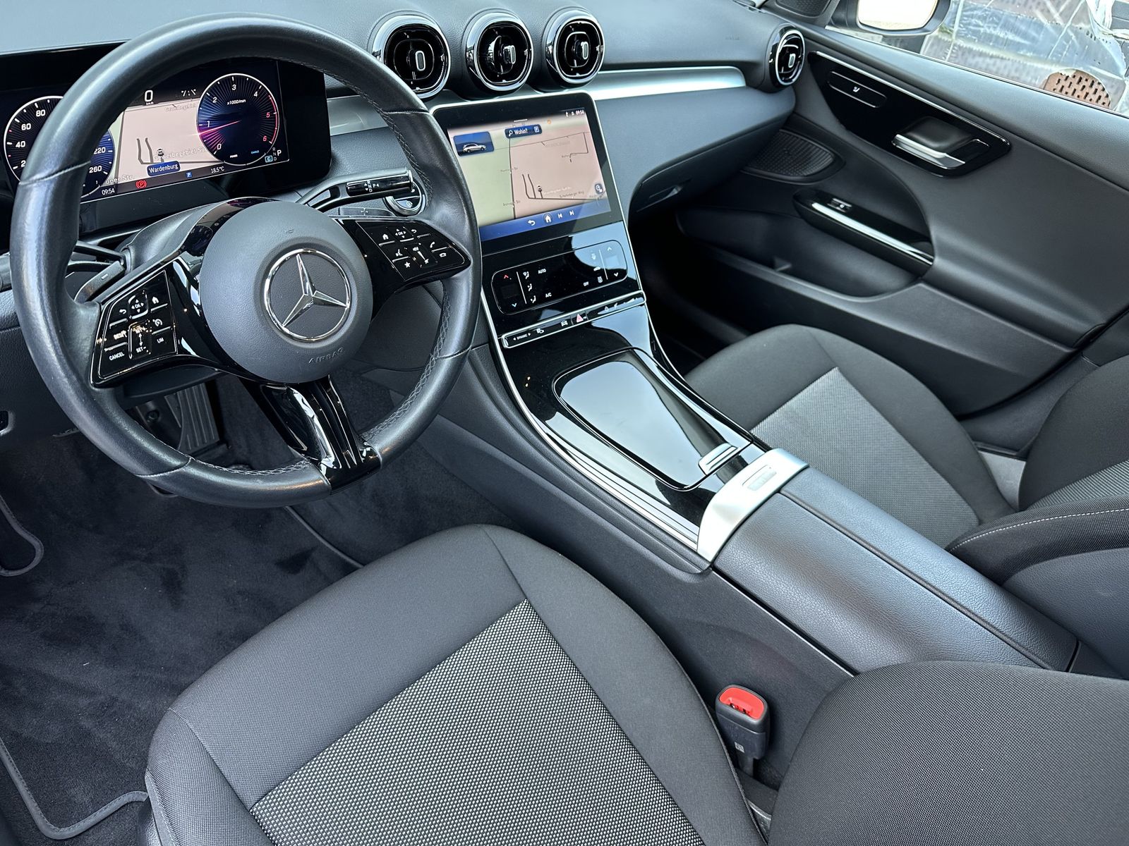 Fahrzeugabbildung Mercedes-Benz C 200d T Avantgarde NAV+LED+AHK+VCOCK+CARPLAY+PP