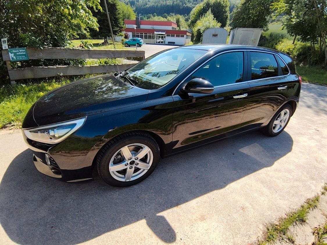HYUNDAI i30