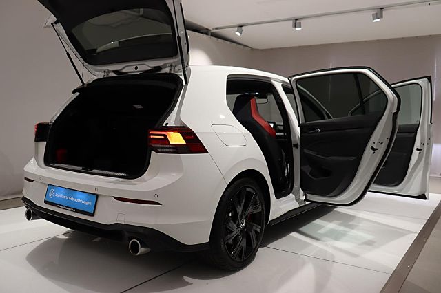 Golf GTI 2.0 TSI DSG NAVI PDC KAMERA SHZ SPORTFW