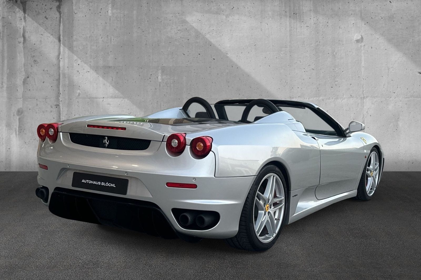 Fahrzeugabbildung Ferrari F430 Spider*PDC*Embleme*HiFi