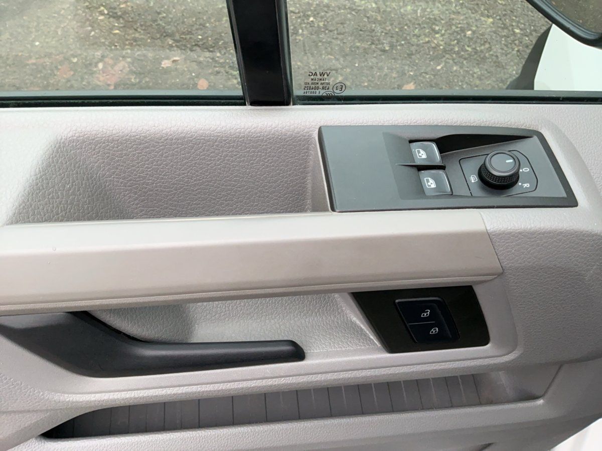 Fahrzeugabbildung Volkswagen Crafter 35 Pritsche DOKA LR 2.0 TDI AHK GJR