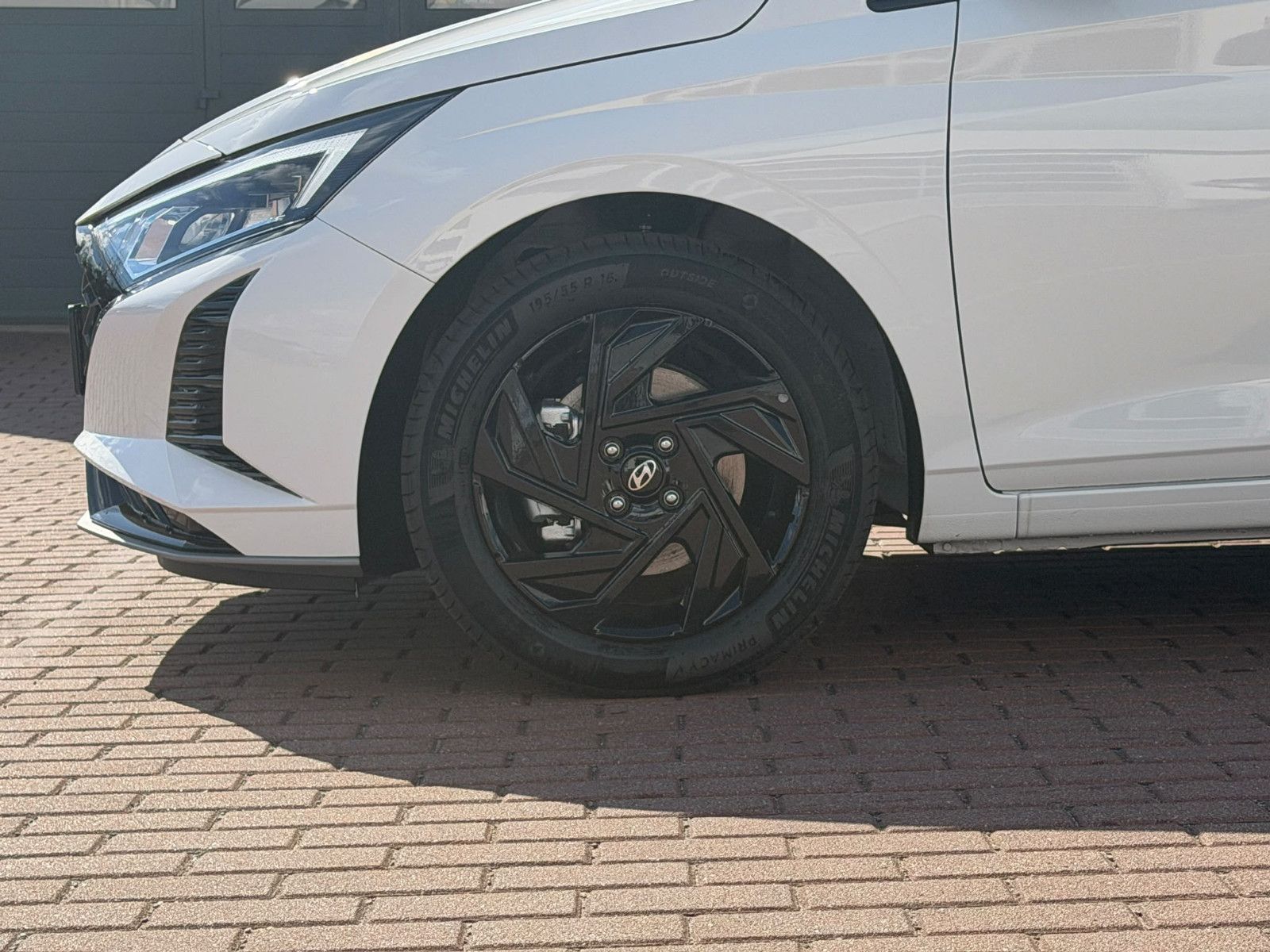 Fahrzeugabbildung Hyundai i20 1.0 T-GDI Blackline *Navi*RFKamera*LED*BOSE*