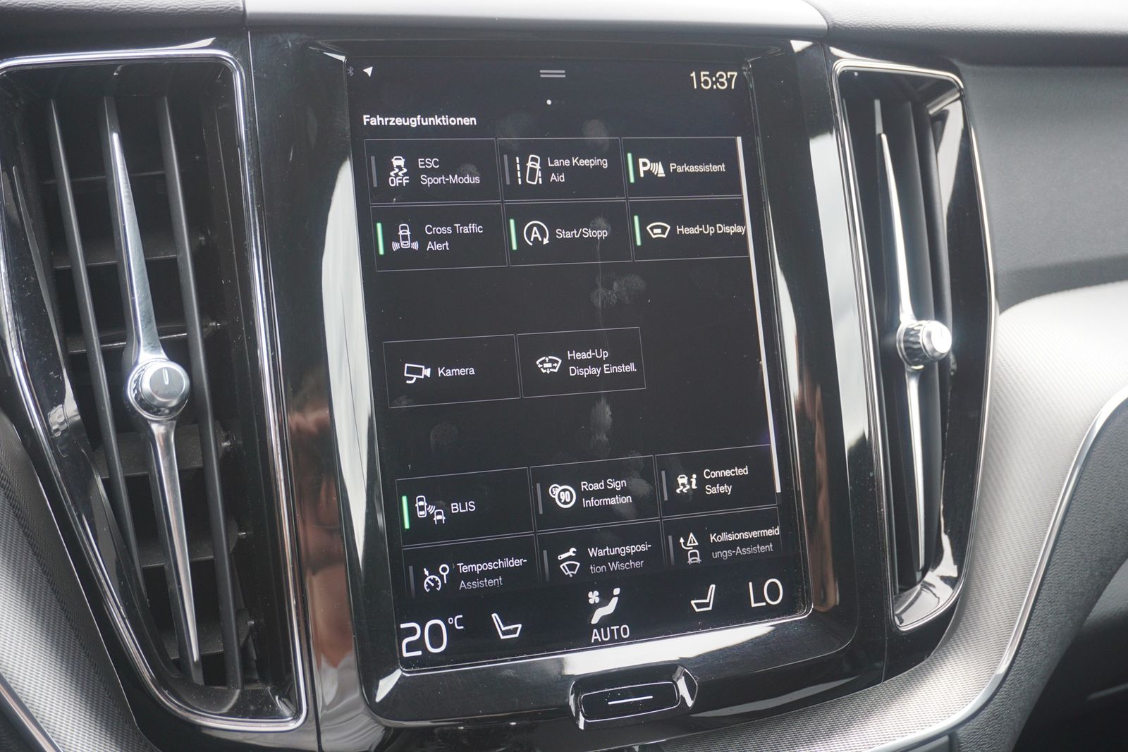 Volvo XC60 2.0 R Design AWD AHK Kamera Keyless Navi foto 13