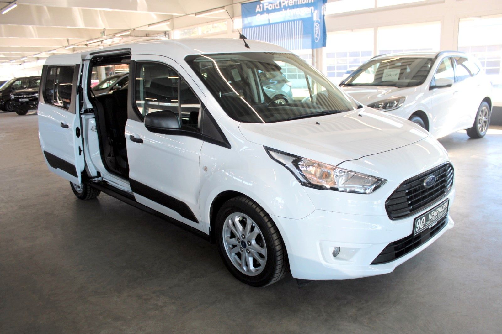 Fahrzeugabbildung Ford Grand Tourneo Connect Aut. NAVI STDHZ CAM AHK