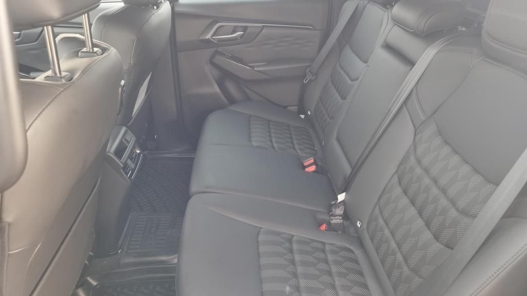 Erstes Annaberger Autohaus - Isuzu D-MAX Double Cab 4x4, V-Cross, AHZV, Hard-Top - Bild 9 Erstes Annaberger Autohaus - Isuzu D-MAX Double Cab 4x4, V-Cross, AHZV, Hard-Top - Bild 9