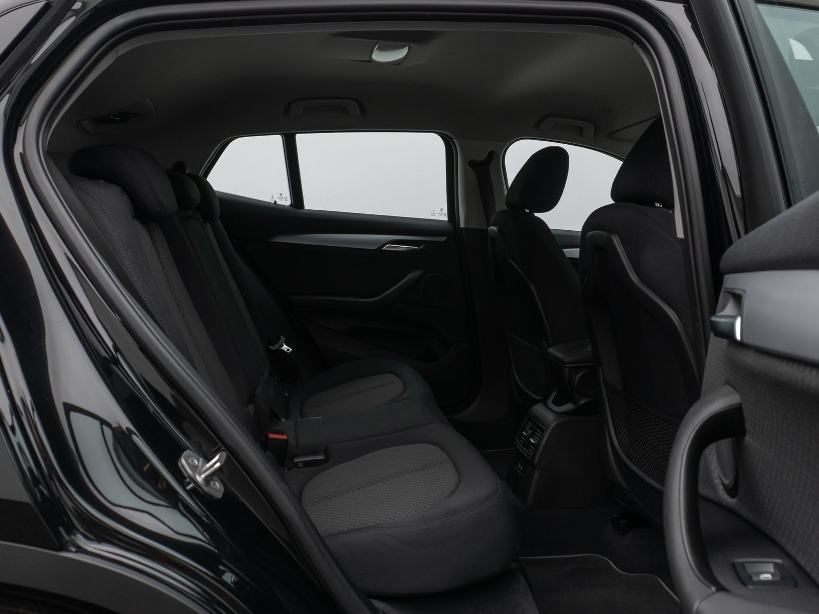 Fahrzeugabbildung BMW X2 sD20i HUD DAB Navi+Parkassist DrivAssis Alarm