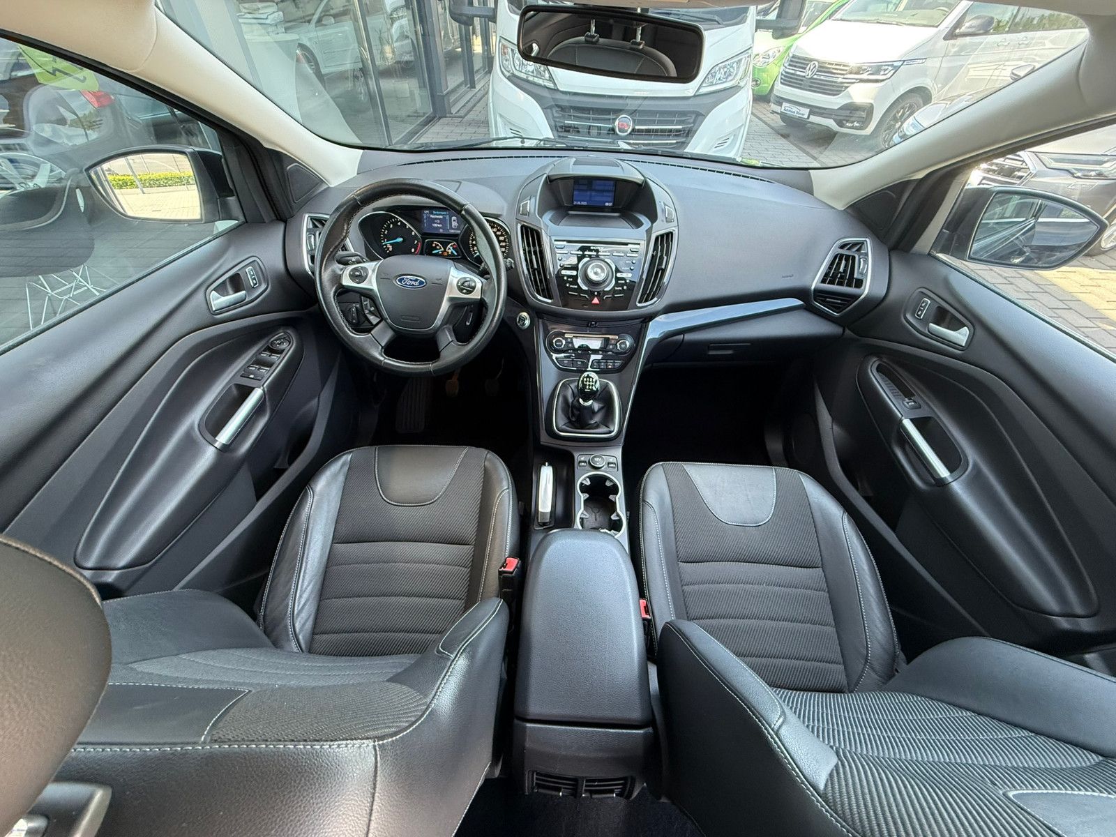 Fahrzeugabbildung Ford Kuga Individual KLIMAAUTO SITZHEIZUNG AHK
