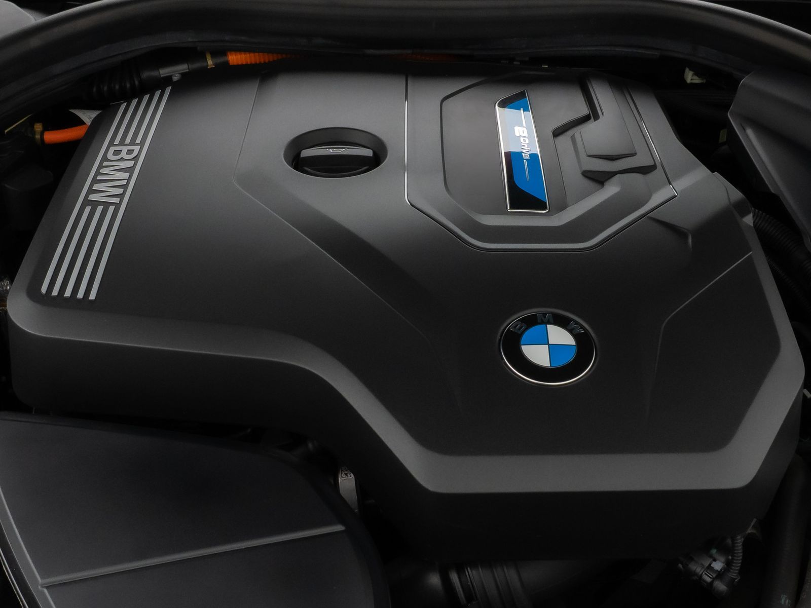 Fahrzeugabbildung BMW 530e xD M Sport Individual Panorama HUD H/K Voll