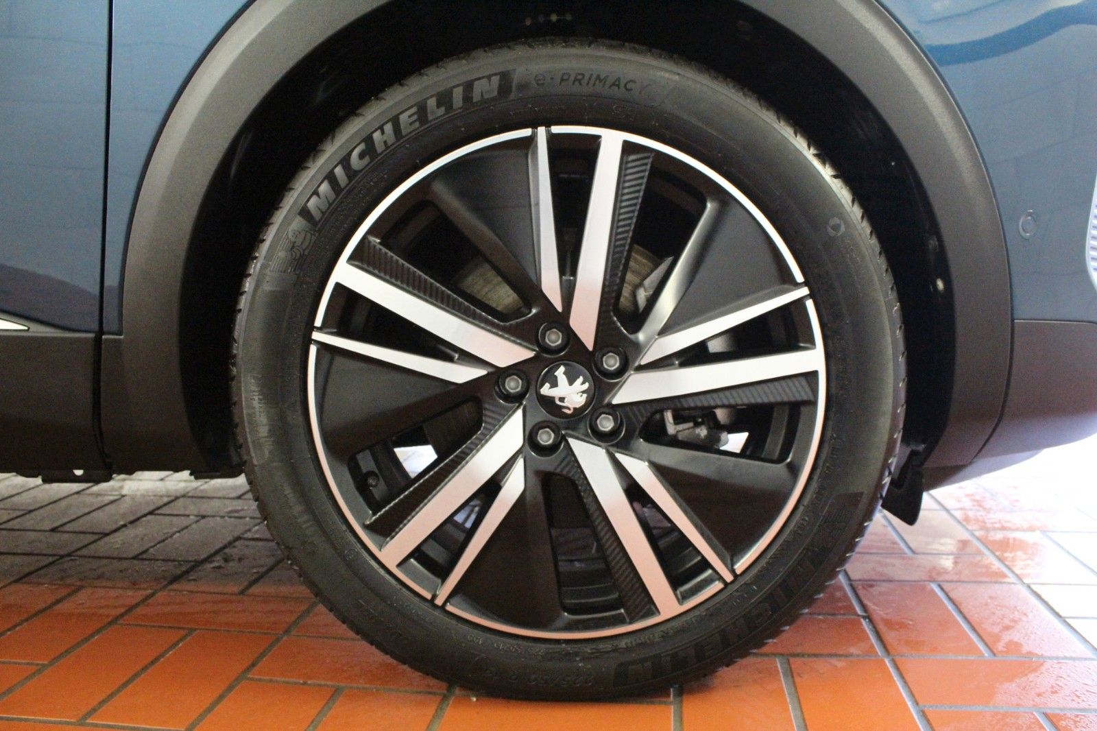 Fahrzeugabbildung Peugeot 3008 Plug-In Hybrid 225 e-EAT8 Allure Pack