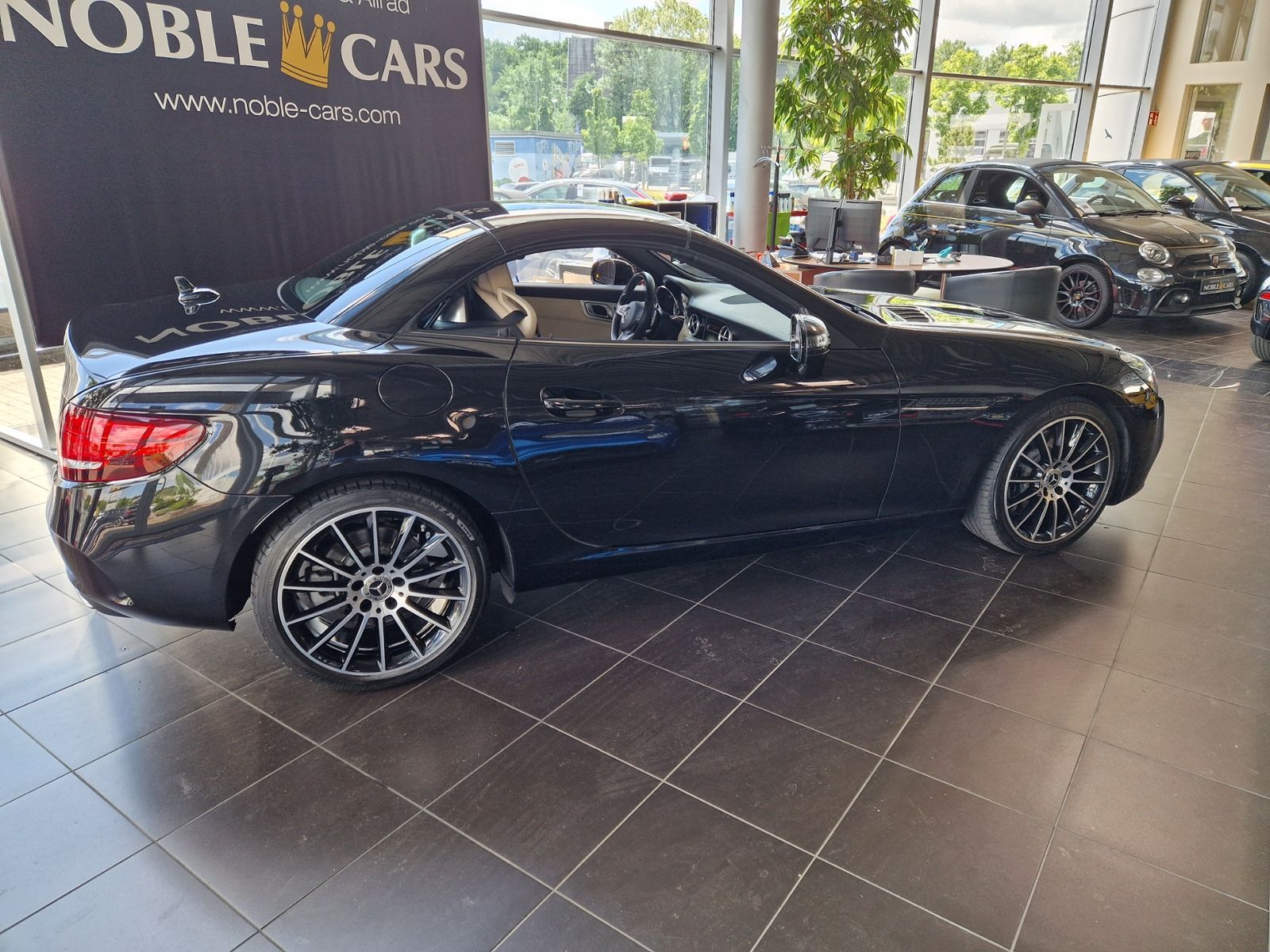 Fahrzeugabbildung Mercedes-Benz SLC 300 AMG Line LED NAVI ALU