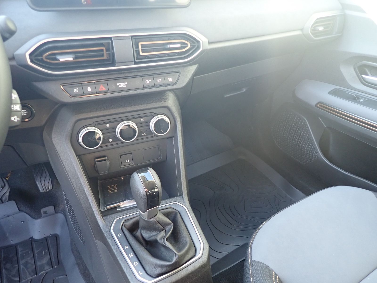 Fahrzeugabbildung Dacia Sandero STEPWAY TCe 90 CVT EXTREME/AUTOMATIK/SHZ